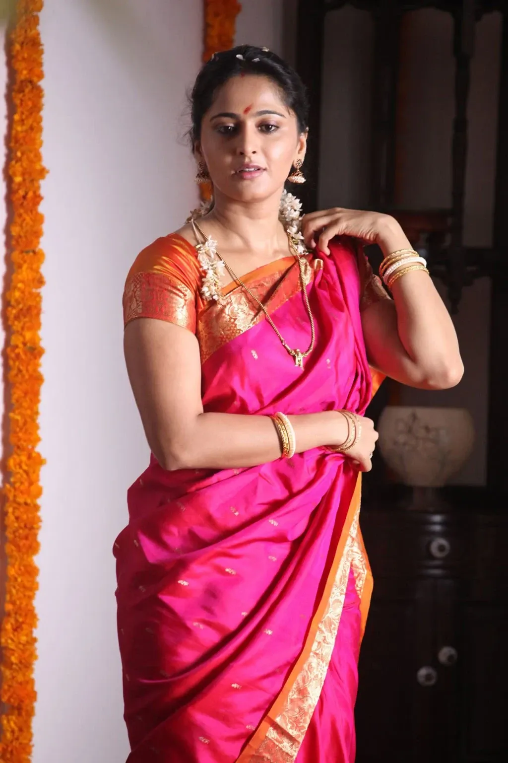 ANUSHKA SHETTY LONG HAIR IN TRADITIONAL RED SAREE 6